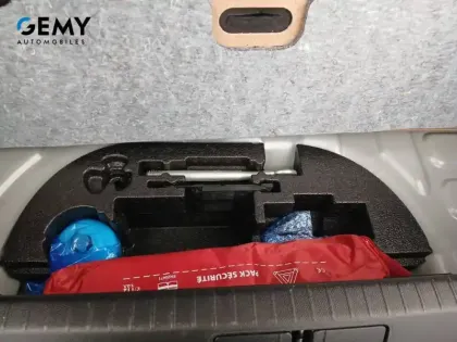 Photo 21 Peugeot 208  Electrique 50 kWh 136ch