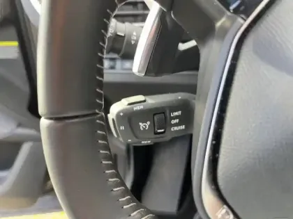 Photo 66 Peugeot 5008  Hybrid 136 e-DCS6