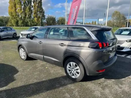 Photo 52 Peugeot 5008  Hybrid 136 e-DCS6