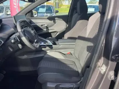 Photo 56 Peugeot 5008  Hybrid 136 e-DCS6