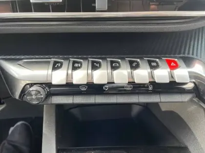 Photo 64 Peugeot 5008  Hybrid 136 e-DCS6