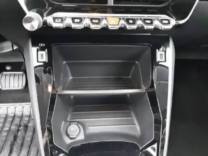 Photo 43 Peugeot 208  Electrique 50 kWh 136ch