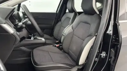 Photo 8 Renault Captur  E-Tech full hybrid 145