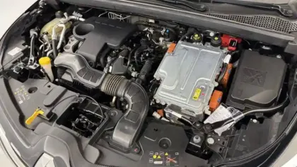 Photo 16 Renault Captur  E-Tech full hybrid 145