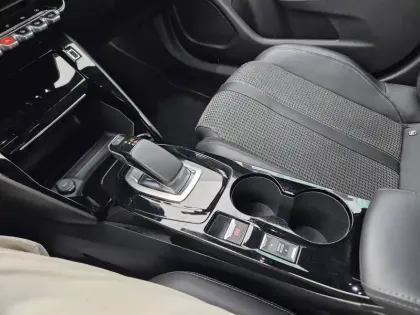 Photo 51 Peugeot 2008 Gén. II Ph1 NG GT 5