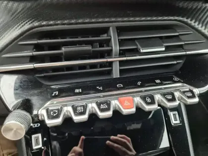 Photo 53 Peugeot 2008 Gén. II Ph1 NG GT 5