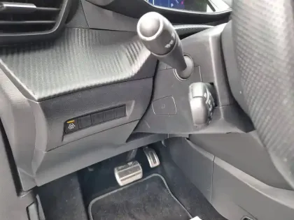 Photo 37 Peugeot 2008  Electrique 136 ch