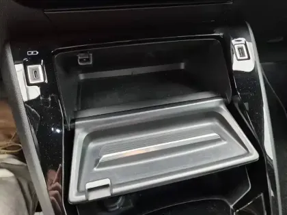 Photo 28 Peugeot 2008  Electrique 136 ch