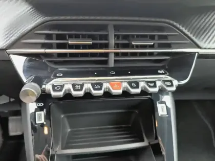 Photo 19 Peugeot 208  Hybrid 110 e-DCS6