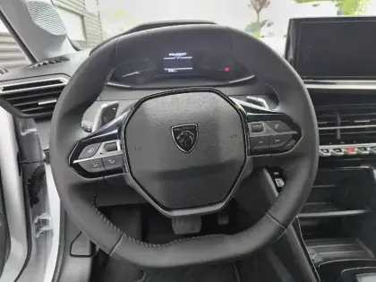 Photo 8 Peugeot 208  Hybrid 110 e-DCS6