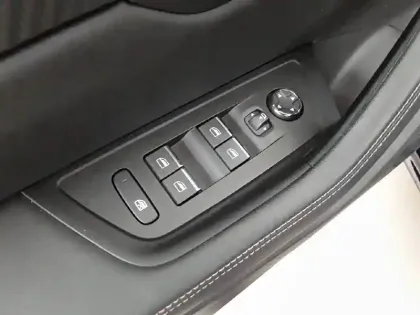 Photo 23 Peugeot 508  Hybrid 225 e-EAT8