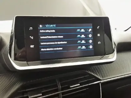 Photo 20 Peugeot 208  PureTech 75 S&S BVM5