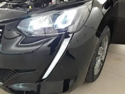 Photo 15 Peugeot 208  PureTech 75 S&S BVM5