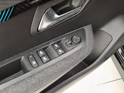 Photo 23 Peugeot 208  PureTech 75 S&S BVM5