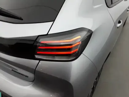 Photo 16 Peugeot 208  Hybrid 110 e-DCS6