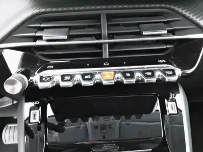 Photo 20 Peugeot 208  Hybrid 110 e-DCS6