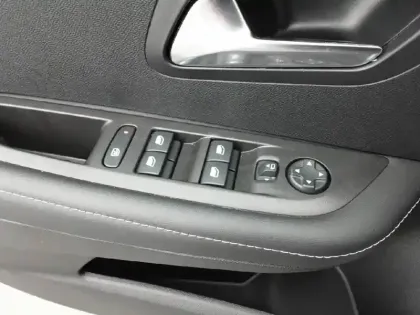 Photo 17 Peugeot 208  Hybrid 110 e-DCS6