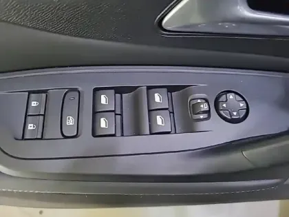 Photo 31 Peugeot 408  PureTech 130 ch S&S EAT8