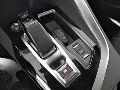 Photo 13 Peugeot 3008  Hybrid 225 e-EAT8