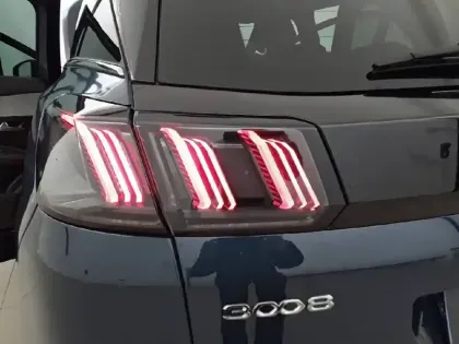 Photo 16 Peugeot 3008  Hybrid 225 e-EAT8