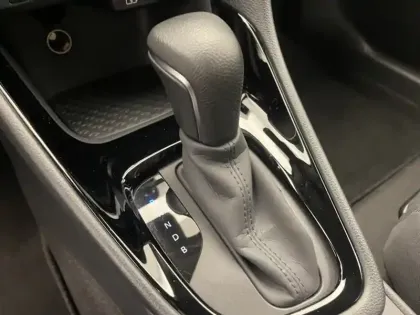 Photo 10 Toyota Yaris Hybride 116h Design