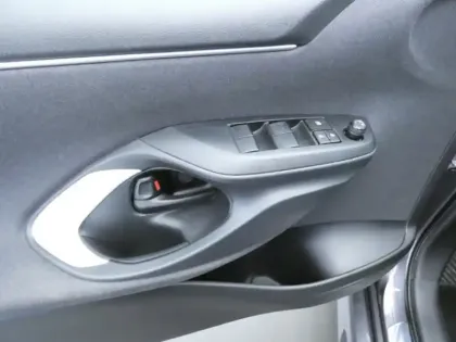 Photo 10 Toyota Yaris 120 VVT-i Design