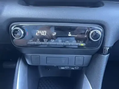 Photo 41 Toyota Yaris Hybride 116h Dynamic