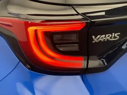 Photo 20 Toyota Yaris Hybride 130h Première