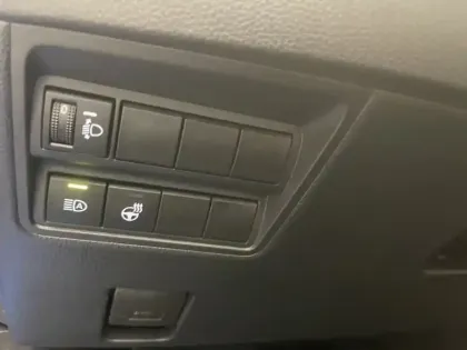 Photo 25 Toyota Yaris Hybride 130h Première