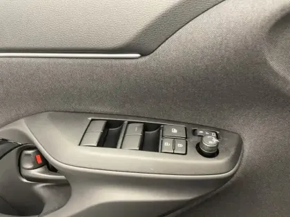 Photo 13 Toyota Yaris 1.5 HYBRID 130H DESIGN PACK CARGO