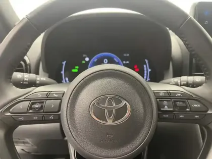 Photo 8 Toyota Yaris 1.5 HYBRID 130H DESIGN PACK CARGO