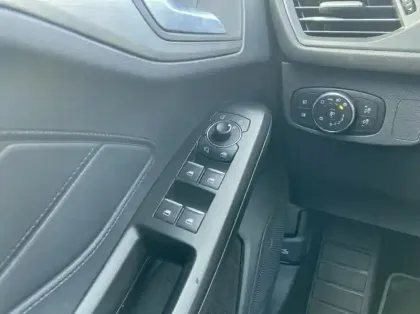 Photo 5 Ford Focus 1.0 Flexifuel mHEV 125ch Titanium X Business