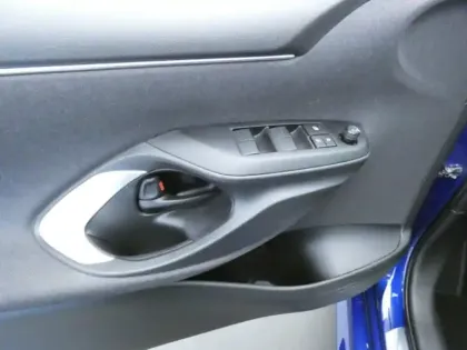 Photo 14 Toyota Yaris 120 VVT-i Design