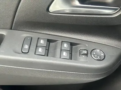 Photo 22 Opel Corsa  1.2 Turbo 100 ch BVM6