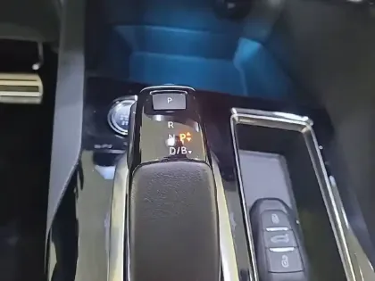 Photo 13 Peugeot 3008  Hybrid 225 e-EAT8