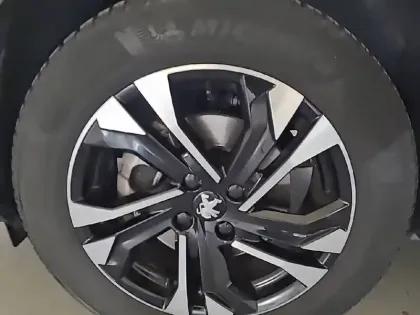 Photo 12 Peugeot 2008  BlueHDi 130 S&S EAT8