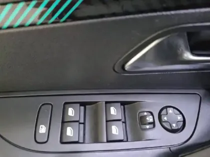 Photo 28 Peugeot 2008  BlueHDi 130 S&S EAT8