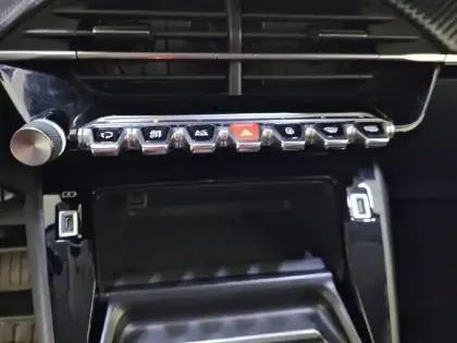 Photo 23 Peugeot 2008  BlueHDi 130 S&S EAT8