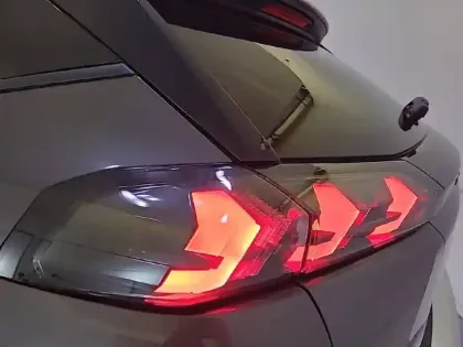 Photo 16 Peugeot 2008  BlueHDi 130 S&S EAT8