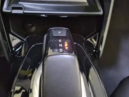 Photo 13 Peugeot 2008  BlueHDi 130 S&S EAT8