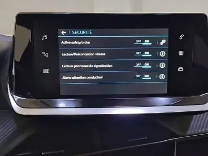 Photo 21 Peugeot 2008  BlueHDi 130 S&S EAT8