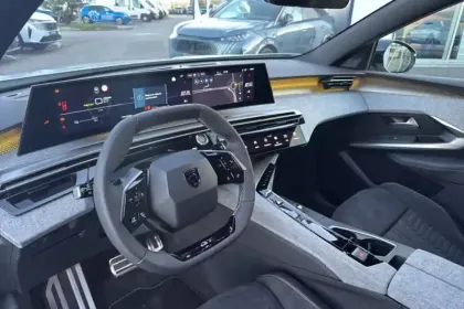 Photo 15 Peugeot 3008  Plug-in Hybrid 195 e-DCS7