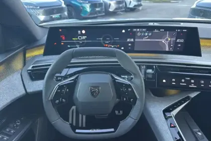 Photo 16 Peugeot 3008  Plug-in Hybrid 195 e-DCS7