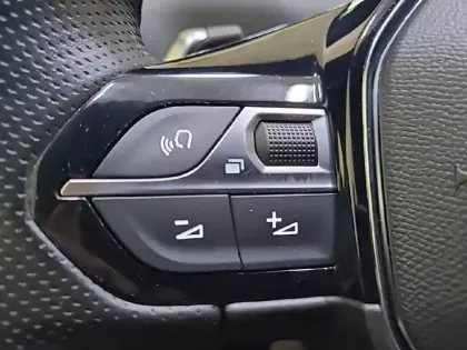 Photo 27 Peugeot 3008  Hybrid 225 e-EAT8