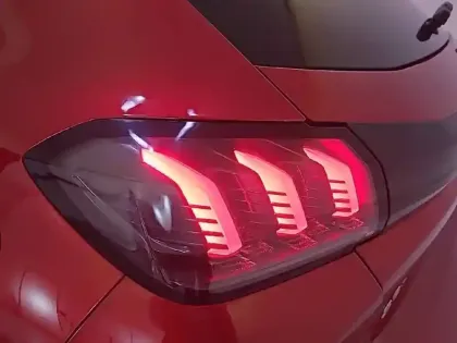 Photo 16 Peugeot 208  BlueHDi 100 S&S BVM6