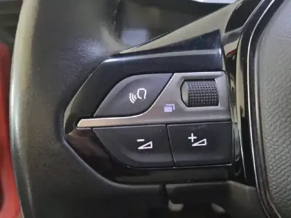 Photo 27 Peugeot 208  BlueHDi 100 S&S BVM6