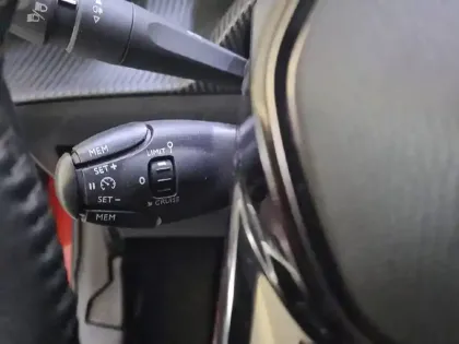 Photo 26 Peugeot 208  BlueHDi 100 S&S BVM6