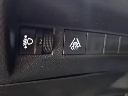 Photo 29 Peugeot 208  BlueHDi 100 S&S BVM6