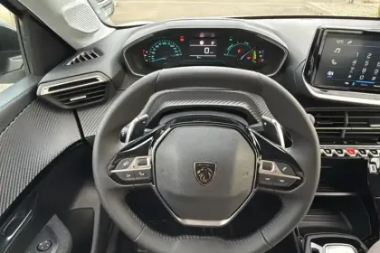 Photo 15 Peugeot 208  Hybrid 110 e-DCS6