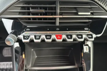 Photo 17 Peugeot 208  Hybrid 110 e-DCS6